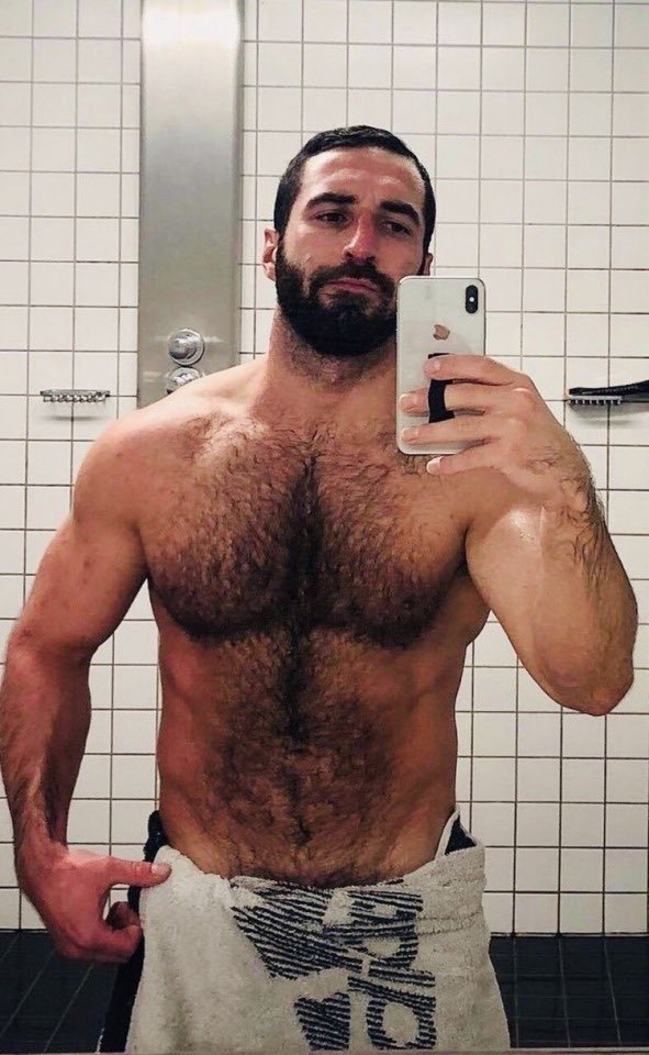 PersuadedF's tweet photo. #furry #miscle #cub back at the gym https://t.co/4UA2YFKtm2