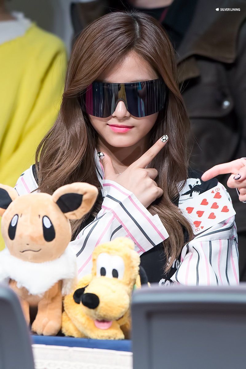 when tzuyu wears glasses— a thread
