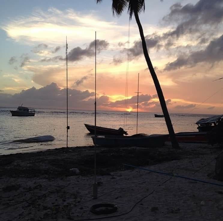 HI3K__'s tweet photo. HI2DX #expedition 2014 isla Saona #hamradio #hi3cc @hi3k_ @ariosc @montantico #islasaona @camping #republicadominicana #Dx @icom_uk #hotelindiadxclub @qrznow #expeditionisland #drone #dronerd #spark #sparkdrone #paisaje #saonaisland #outdoor #paisaje #playard https://t.co/VfQW1a3huu