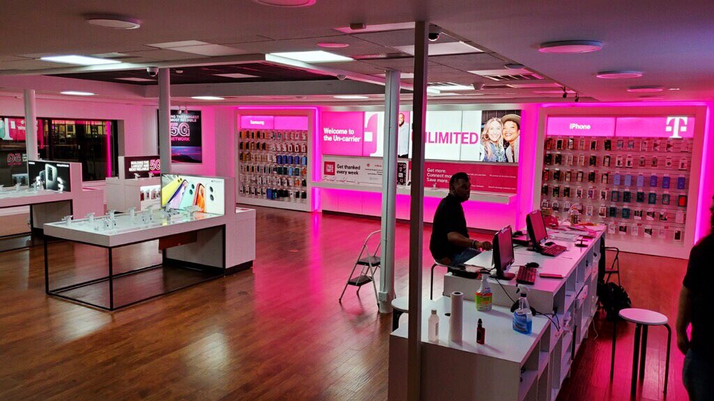 LittleRueToYou's tweet image. Like if it’s straight out a magazine! 😍💕#WeAreTMobile River Oaks is ready for #Day1 @mrbrandenburger @JonFreier @scotthou1 @Erica__Gilliam @jcbrandenburger @CSource_Tweets