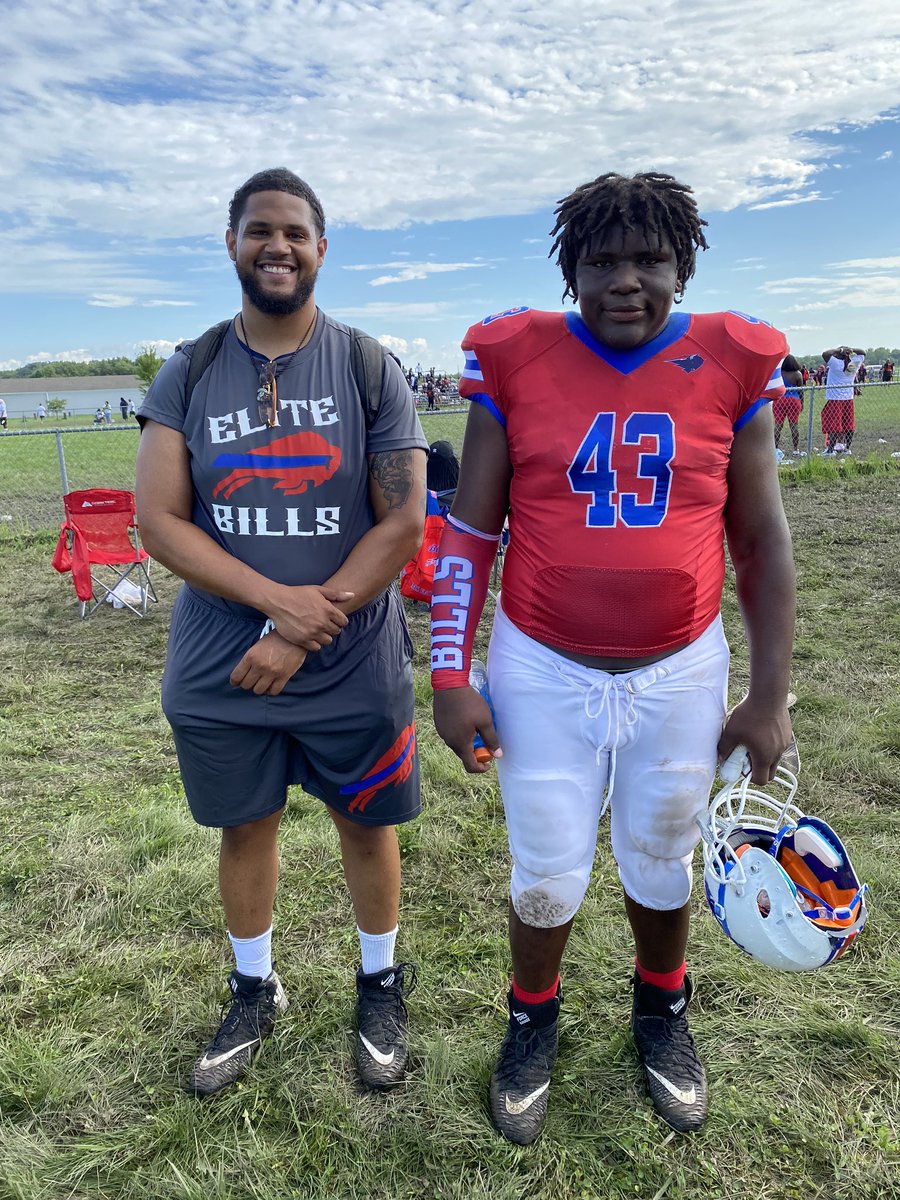 LoganTillman's tweet photo. #NTXBills win! 💪🏽 #OLineJrHi https://t.co/V9mKm5tx2W