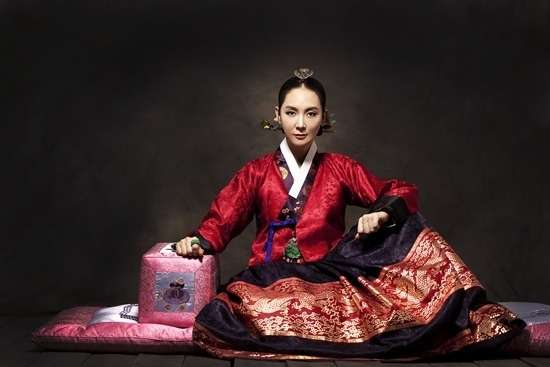 ちょい右おやじ あれれ これは韓国の伝統衣装じゃなかったのか 笑 嘘捏造 韓国歴史ドラマ T Co W0fdwyjh3r