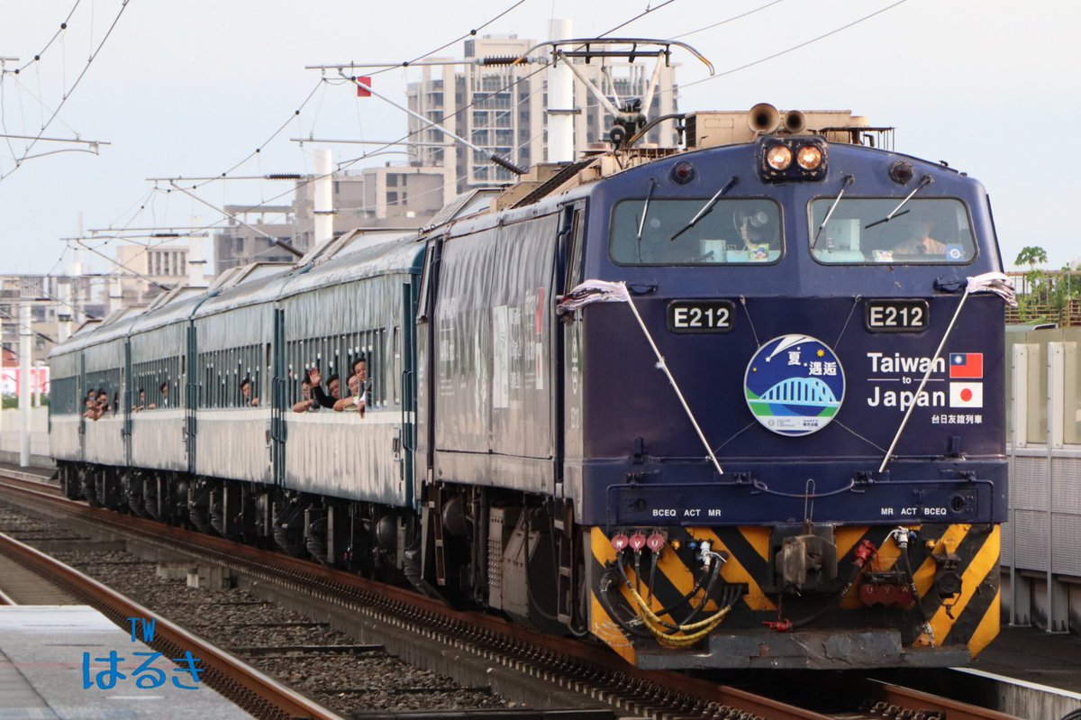 railwayfaninTW's tweet photo. 交通大學 鐵道營20週年 紀念專列
6714 台中•精武 台中—>新竹
#台鐵 #TRA #台灣 #台湾 #鉄道大好き #鉄道ファン #鉄道写真 #Canon #EOS77D #台中 #Railway #Taiwan #鉄分補給 #鉄道のある風景 #鉄道好きな人と繋がりたい #台日友好 https://t.co/yhrhgpSq75