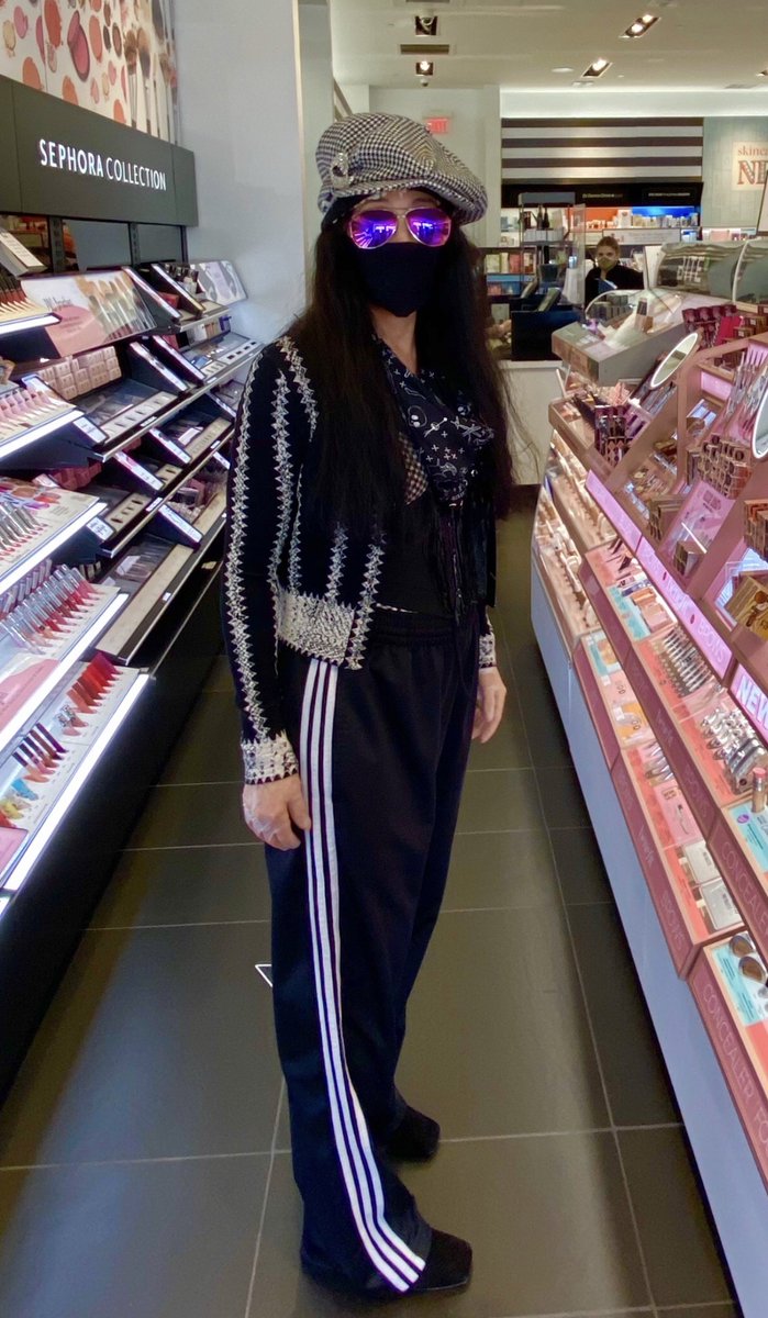 cher's tweet image. Please wear Masks.
I wear gloves 2