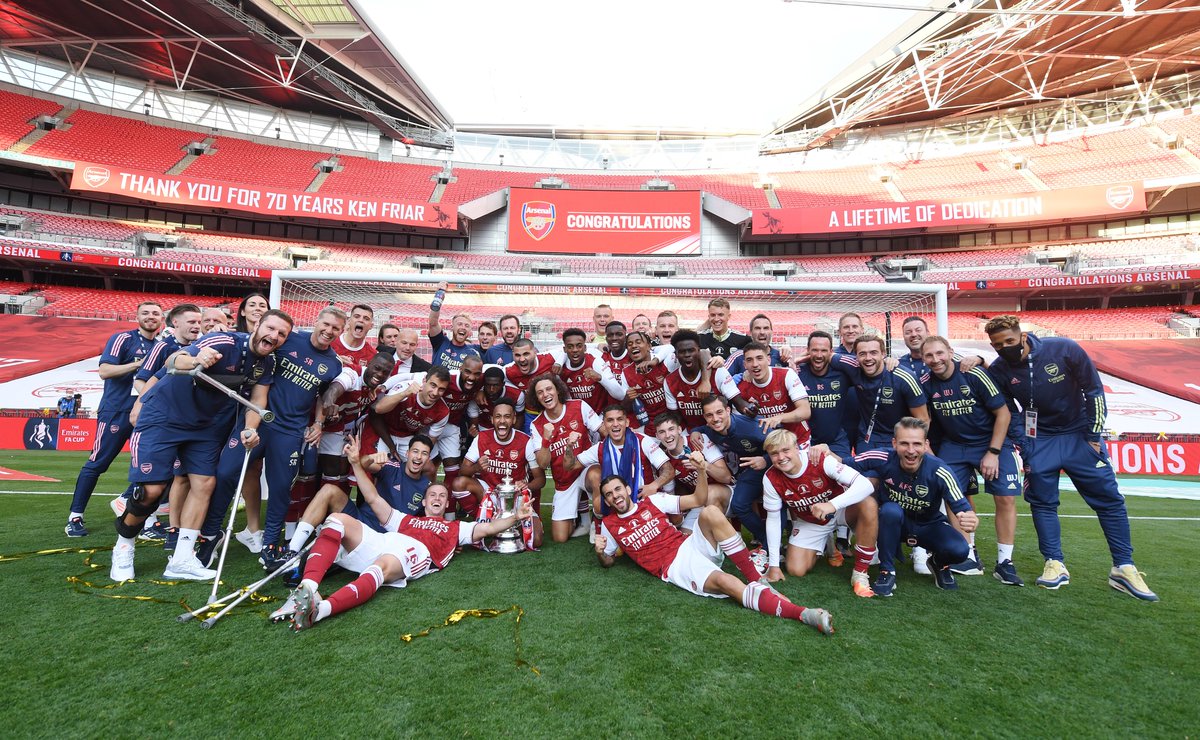 Arsenal's tweet photo. 👋 Good morning...

From your @EmiratesFACup champions 🏆 https://t.co/sTHveGJ5rT