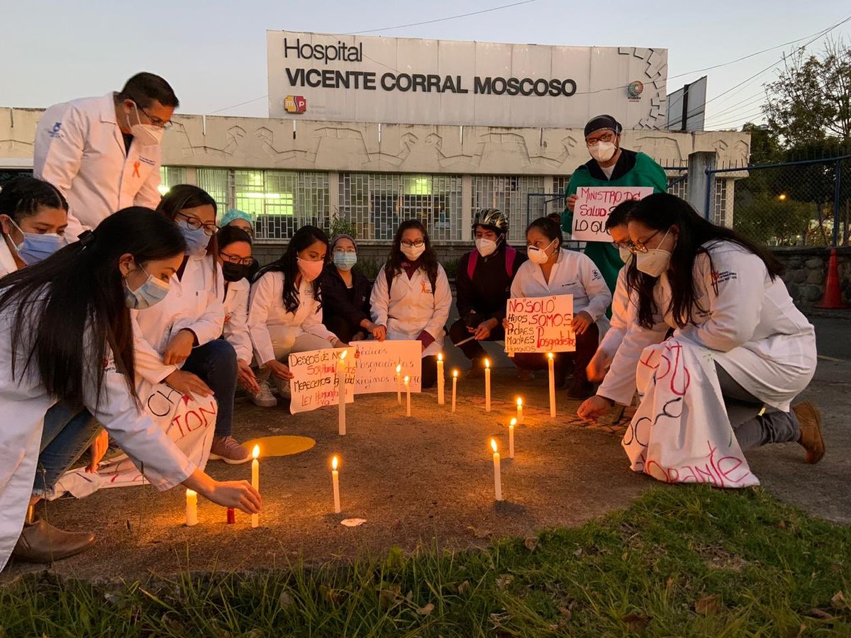 postgradistasEC's tweet photo. #CUENCAselevanta 
#ASEMPCuenca 

Que ni por un instante, se piense que vamos a permitir que sigan pisoteando nuestros derechos!!!

#NOsolosomosposgradistas 
#RespetoAlMedicoPosgradista https://t.co/jcqXlLNe6N
