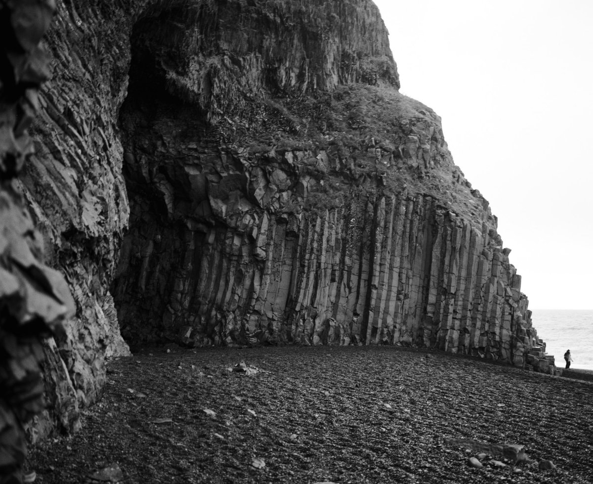 oslenave's tweet image. reynisfjara, iceland #mamiya7 #kodaktmax400