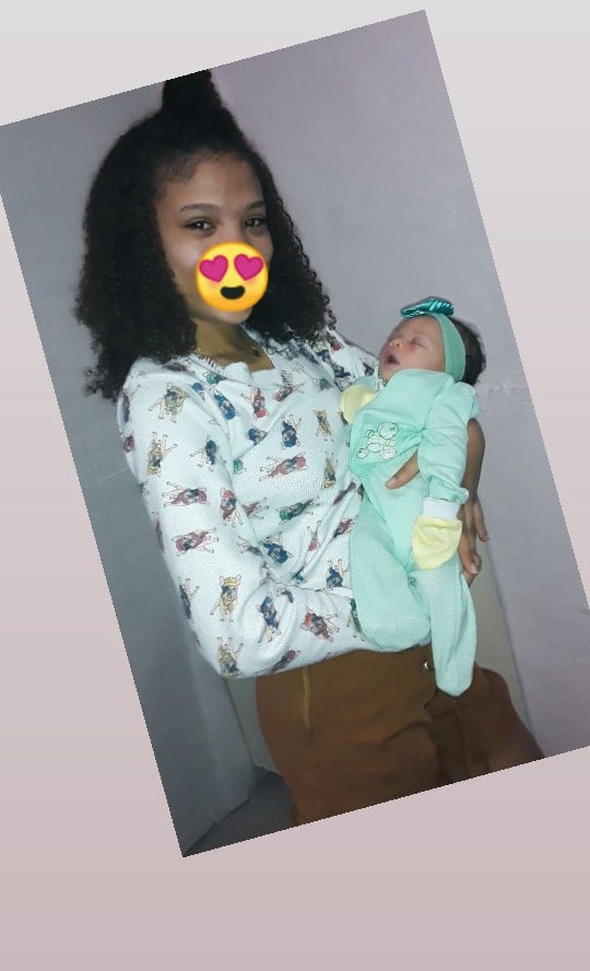 Leticianjos15's tweet photo. Talvez uma só vida seja pouca pra tanto amor que eu tenho guardado pra te dar. 💖😍👶🏼
#MinhaManu 👣 https://t.co/WpRyPEY7Og