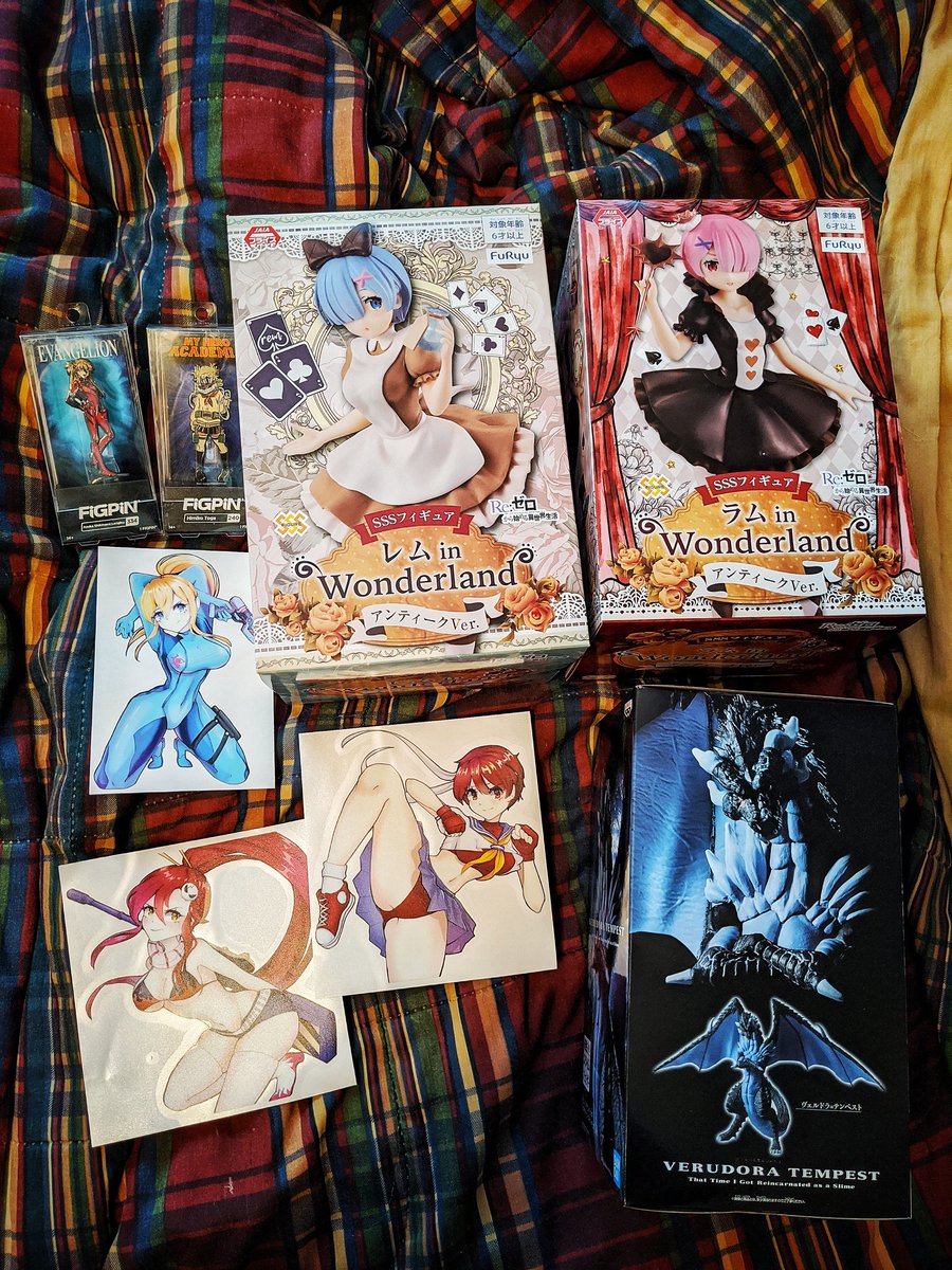 ValhallaOn's tweet photo. Had a weeb day went to Frank and Son. Haven't been since high school so had a great time. #weeb #anime #nerd #nerdy #comicbooks #frankandson #cosplay #manga #cosplayer #dayoff #WearAMask https://t.co/YIoW5GDi9p