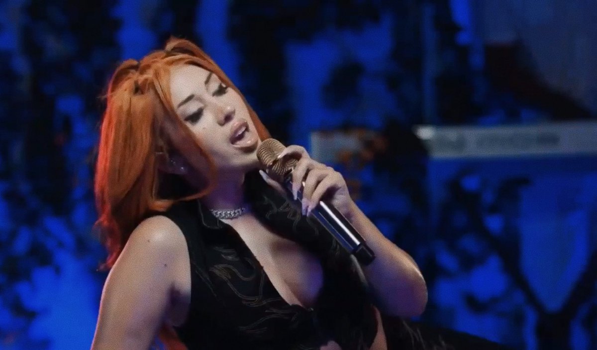 LaUnicaUpdates's tweet photo. kali uchis performing for #Lolla2020 🦋 https://t.co/jvbLifc748