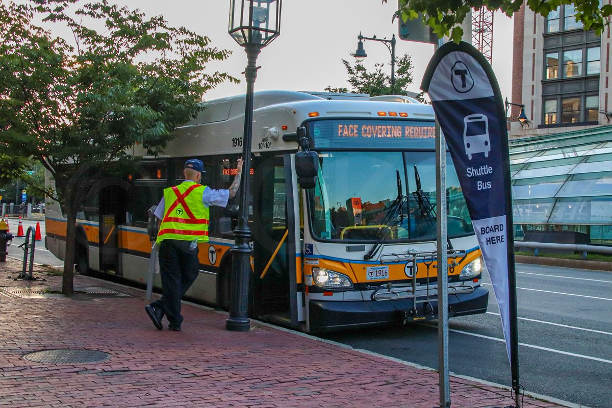 Spencerian_Loop's tweet photo. Rode both @MBTA shuttles this afternoon, and I gotta give props to the "workhorses of the T" that is the men and women of @carmensunion589 for doing double the work this weekend. Teamwork certainly makes the dream work! #589Pride #BuildingABetterT https://t.co/oSfVOugY74