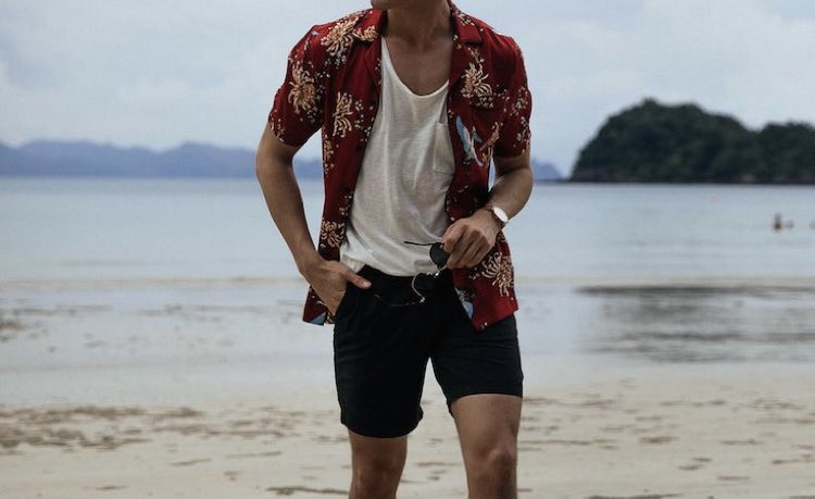 blisteringlion's tweet image. #BCBP Arriving at the cove, Leopold was excited for the beach party!

With the power of the Golden Dawn and a Crimson lions, luxury treatment was a must! 

“Greetings all, welcome! We have this beach to ourselves so feel free to do what you like!”

Leo definitely wanted to surf.