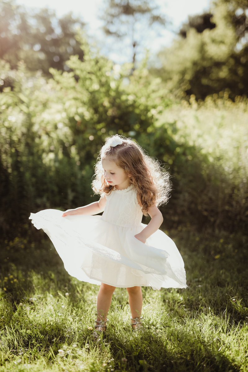 Lee_Milbrandt's tweet photo. She loves her white dress. #whitedress #wisconsin #hotashelloutside https://t.co/POwAERWer2