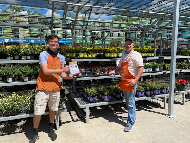 ASM Tom and FES Amanda (not pictured) recognizing <a href="/HD3480/">Salem, NH Home Depot</a> D28 Associate Jason for going above and beyond for our customers. #excellentcustomerservice #livingourvalues <a href="/JasonArigoni/">Jason Arigoni</a> <a href="/SWhitehouse264/">Scott Whitehouse</a> <a href="/CatlinPeter/">Peter Catlin</a> <a href="/fmbeaulieu/">Freddie Beaulieu</a>