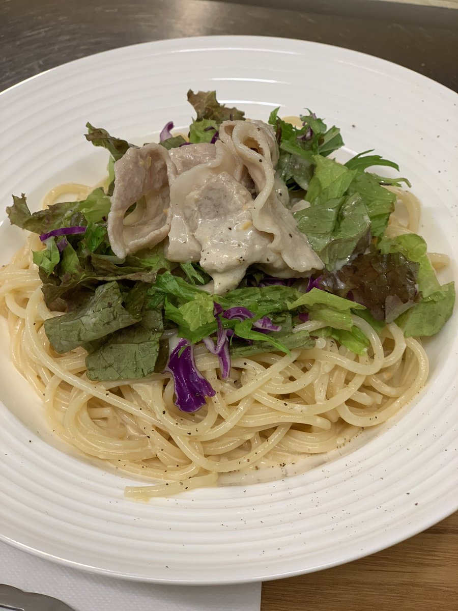 belltree20191's tweet photo. おはようございます☀
梅雨も明けて
こんなカラッとした日は
　冷製パスタにしない⁉️😁
セットサラダは
嬬恋高原の新鮮なキャベツが届きましたので、
コールスローとご一緒にいかがでしょうか🥗

お知らせ…
Bell Treeは　お盆も休まず営業させていただきまーす👨‍🍳　（土曜日は定休日）

#ベルツリー https://t.co/4f46sMfeOt