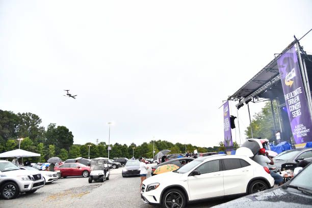 DriveInConcerts's tweet photo. 🗣🗣#FLASHBACK to The DriveInConcert event!!! Here’s a capture of GOOD VIBES and GOOD music AND being safe at the same time! 🔥Make sure your notifications are on for what’s coming to you NEXT!
#questionoftheday #driveinconcerts #livemusic ##iamryanmhillsr #teamtimeless https://t.co/bJhaZZWGT0