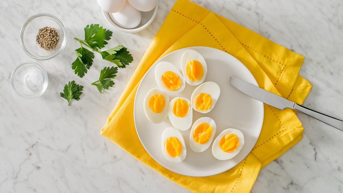 NutritionAndFi8's tweet photo. #eggfat #Egg #eggcholesterol #cholin #eggshell

Either egg is helpful or harmful to us.
Can we eat egg daliy??
Check out my video on YouTube,
Link: https://t.co/25saim4Jqy https://t.co/w1c1S0fi53