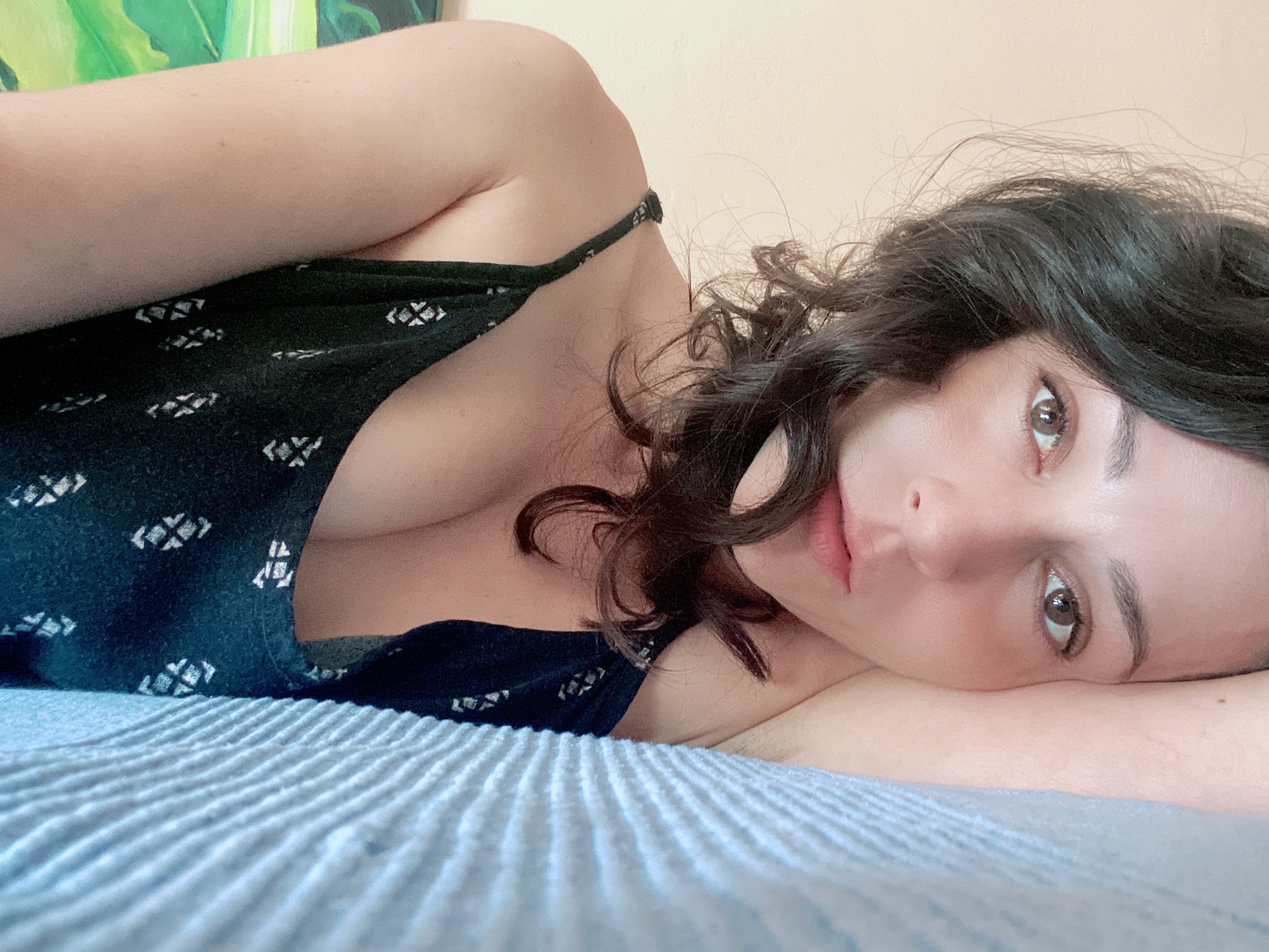 If you want more of this curly haired sleepyhead... find me here xo https://t.co/96lfesYIgB https://t.co/WCDfgU3eMr