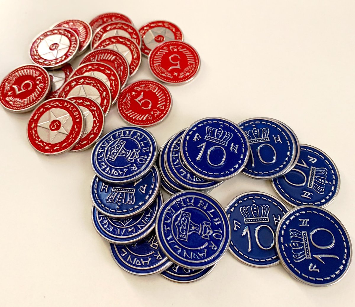 サイズ -大鎌戦役- の メタルコイン、これにて全種揃いました。 5金 と 10金 だけ実は2種類存在するんですよ〜