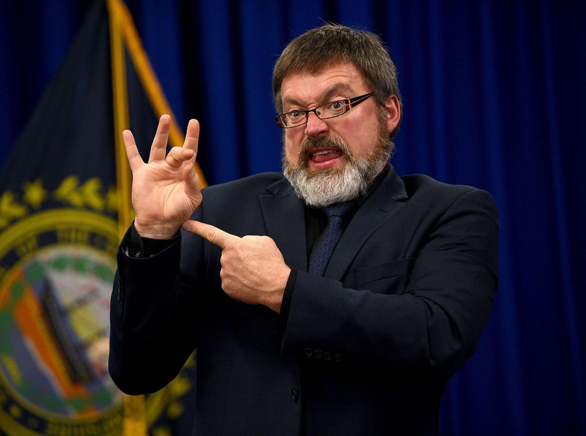 UnionLeader's tweet photo. In the low-ceilinged room in Concord where the governor briefs the media, interpreter David Krueger, dressed in dark clothes to not distract from his hands, stands to the side and signs the latest on the pandemic for the deaf.
https://t.co/loOmKZ43d9 https://t.co/tBSIBz1a3N