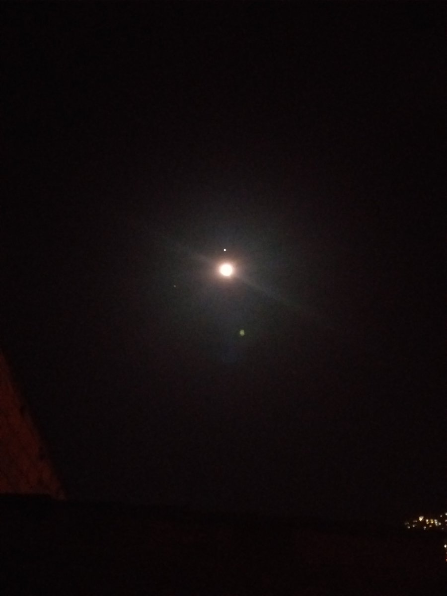 omargutie79's tweet photo. Noche hermosa para disfrutar del cielo 🌌🌠🌖 🪐 Júpiter, Saturno , Plutón y la hermosa 🌙 https://t.co/RDL3YgBNcL