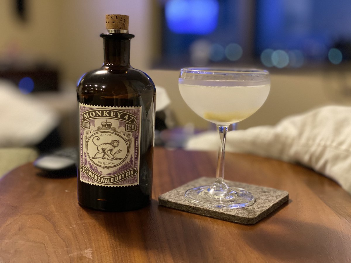 tarpinian's tweet photo. Tonight’s #cocktail #classicmartini with #monkey47gin #cheers @lesleytarpinian https://t.co/1FoPpqRpjh