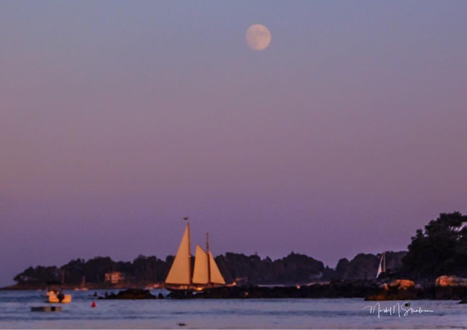 mbellesteadman's tweet photo. #SchoonerWhenandIf and the #moon over #SalemSound @DestSalem #moonphotography #bythesea #coastalliving #riseandshineon7 https://t.co/QNC0m3MrPz