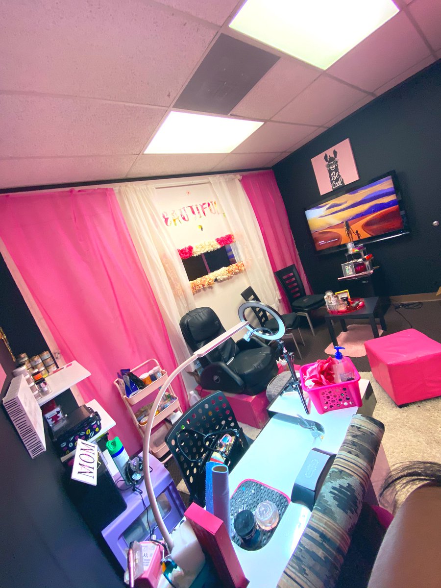 Pimp_Kaay's tweet photo. Quit my job April 28 and moved into my suite all off FAITH! Had it fully furnished within 2 weeks, And AINT Missed a beat since 😎💗 All off the Nail action, All praises to the Most High! 🙏🏽🦋 https://t.co/gUstjQXpsh