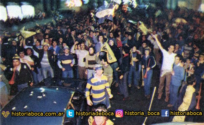 historiadeboca's tweet photo. El festejo popular en Buenos Aires tras el título
#historiaboquense #historiaxeneize #bocajuniors #boca #estoesboca #aguanteboca #lamitadmasuno #labombonera #la12 #cabj #comunidadbocajuniors #daleboca #bocademivida #Bocaredes #Bosteros #Bocacampeon #campeonmundial #UnDiaComoHoy https://t.co/DiN5TTXndS