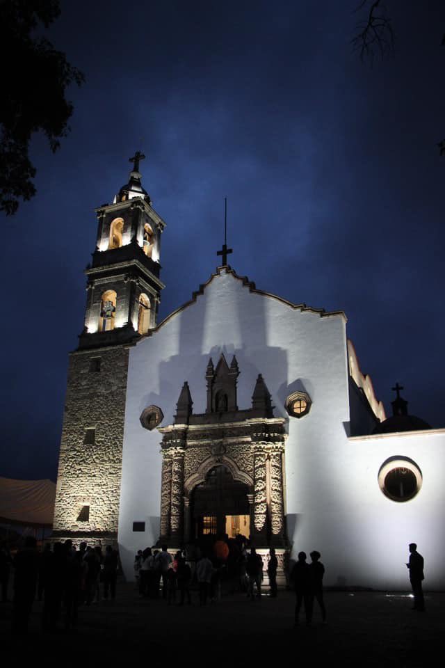 HXQInforma's tweet photo. Buena noche, Huixquiluquenses, esta noche les compartimos la imagen de la Parroquia de San Antonio en la cabecera municipal. #Turismo #EstadoDeMexico #Huixquilucan  #1agosto https://t.co/1ar70JS9BB