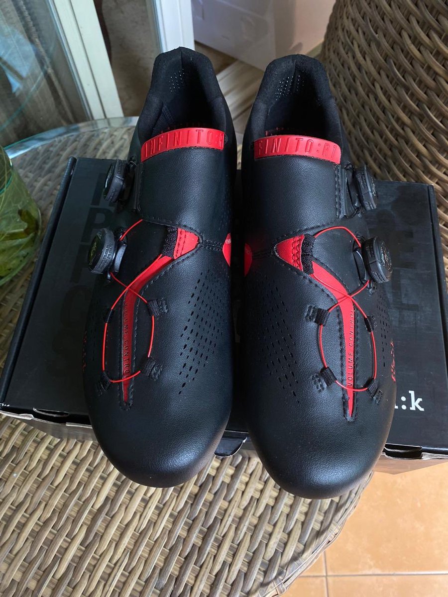rahanandra's tweet photo. #fnfjb fizik R1 sz 42 baru pake sekali 4,5 nego https://t.co/zPwXRNlpXk