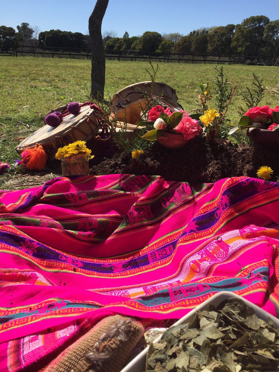 marueok's tweet photo. Día de la Pachamama, día de agradecer a la Madre Tierra por todo lo que nos da 🙌🏻🌱😊. 
Para que todos desde el lugar en el que estamos, podamos vivir con amor cuidándola y respetándola 👐🏼🌎🥰.
En un abrazo infinito. ¡Hoy y siempre, gracias! 🤗❣️✨ https://t.co/9bUOSkaBoL