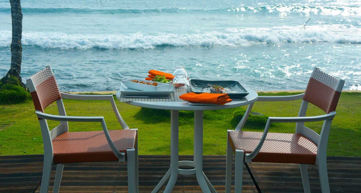 CeylonTours's tweet photo. A world of luxury and new discoveries await you at The Fortress Resort &amp; Spa. Blending timeless elegance and colonial style design set against the backdrop of Galle Beach and the surrounding area, they provide the perfect coastal escape for romance and adventure. #SriLanka https://t.co/1QZKqUujVd