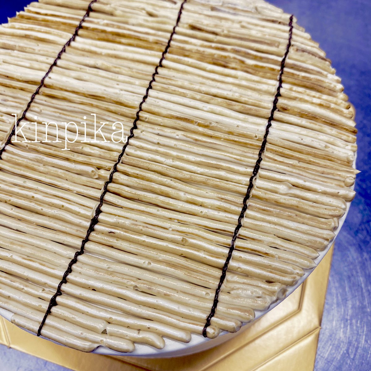 きん 風流なケーキができました 簾は初挑戦 お近くのお客様なので いただいたデザイン画通りの素敵なデザインで作らせていただきましたが 大変温度変化に弱いケーキなので 基本的に同じデザインはご予約不可となります 朝顔の下に薔薇などで支えを