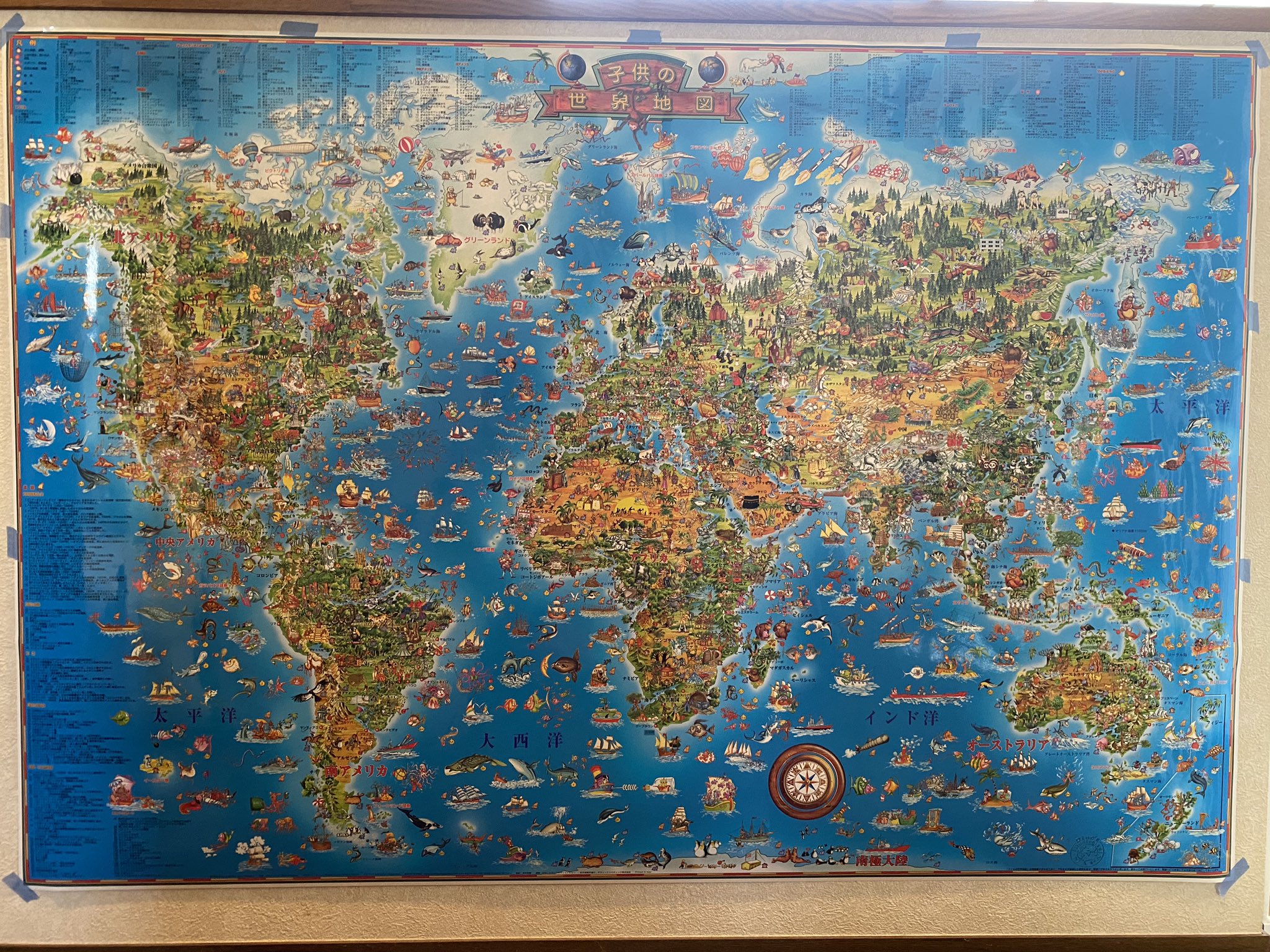 南浦 涼介𓄿 最近地図好きなうちの子どもに買ったはじめての世界地図 この世界地図 絵もいいけど 国境がまったく描かれてないのがおもしろい 自分が端っこにいるのもいい 子ども用の地図も 不思議なものでだいたい 境界線と旗 から始まるもんなぁ