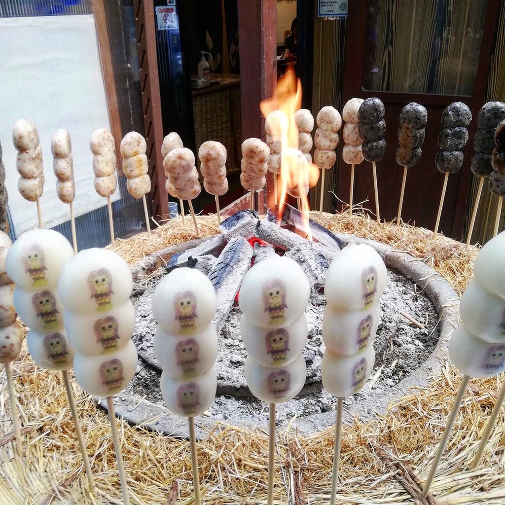 高尾山マガジン 高尾山ファンサイト 薬王院手前の権現茶屋さんでは 疫病退散を祈願した アマビエだんご が販売されていますよ 権現茶屋さんはごま団子も美味しいですが こちらも試してみては 本当に早く コロナ収束して欲しいですよね 高尾山