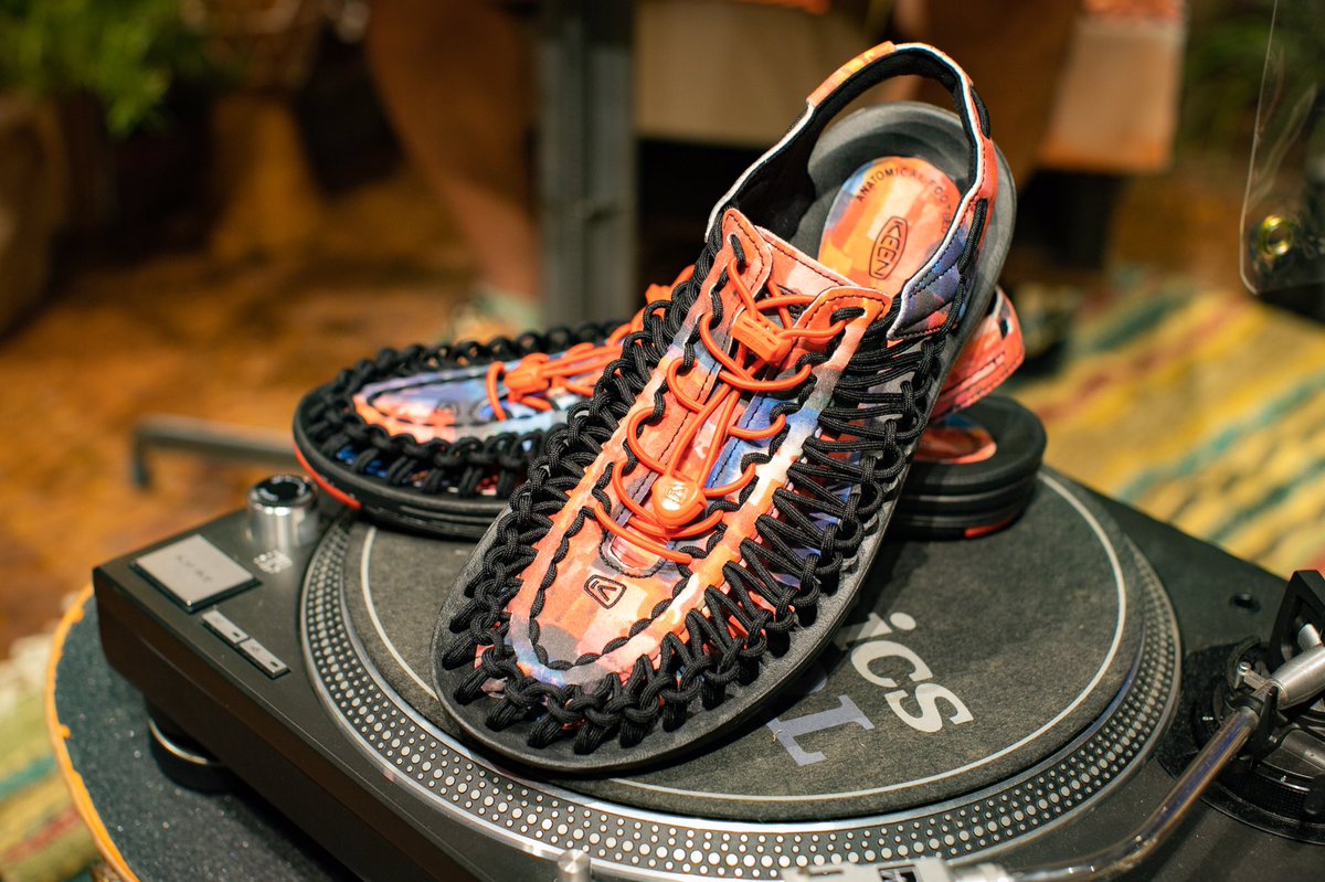 InterFM897's tweet photo. LAZY SUNDAY で紹介した @KEEN_Japan と @jerrygarcia のコラボモデル #UNEEK を5名様へプレゼント！当選者は希望のカラーとサイズをお選び頂けます！
応募は@InterFM897 フォロー&amp;このツイートをリツイート！ #interfm897 #KEEN
コラボモデルの詳細はこちら⇒https://t.co/2F055nShX6 https://t.co/1IVMHDN7Tt