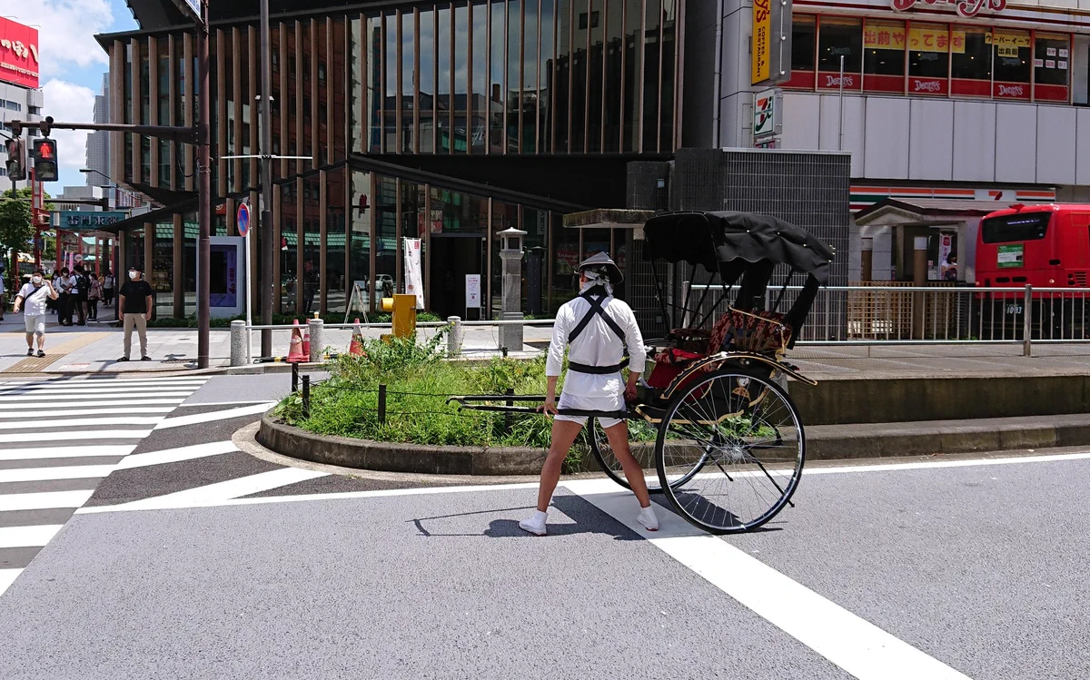 客が居ないのになんで？？人力車の車夫さんが一生懸命話している理由とは？