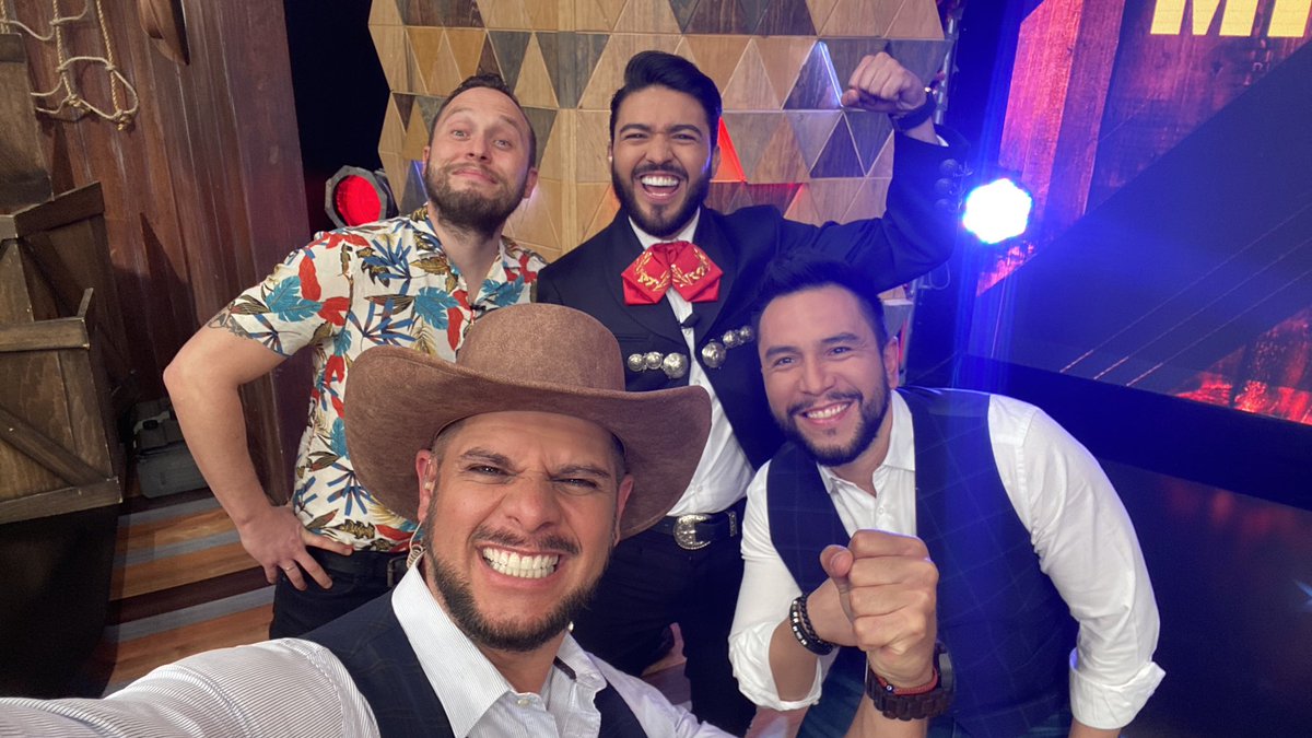 mercadanterafa's tweet photo. Los #chilosos barrieron en los concursos !!! @alannmora @Fer_Gay y @cesarcrod https://t.co/wAaTGeSNSJ