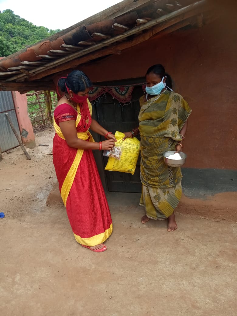 WCDOdisha's tweet photo. Delivery of #TakeHomeRation(THR) and #DryRation for #HotCookedMeals(HCM) ensured at the door step of each and every beneficiary in Odisha. Anganwadi Workers keep up their commitment of ensuring nutrition for all.
#OdishaCares #OdishaFightsCorona https://t.co/eBH0obClhD