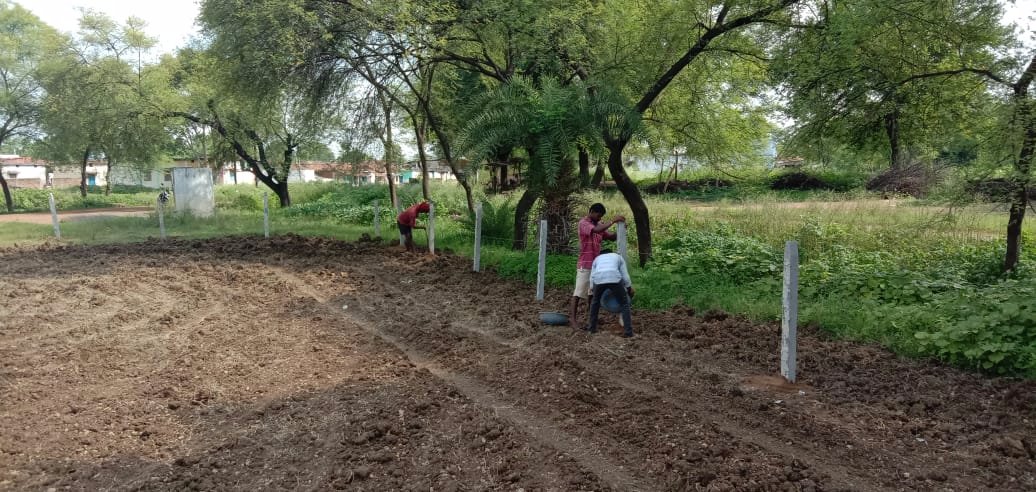 KshitijB15's tweet photo. Proud moment to lead n participate plantation with 200% enviornment committed community at Alikhuta.. https://t.co/CW5UIYOsyM