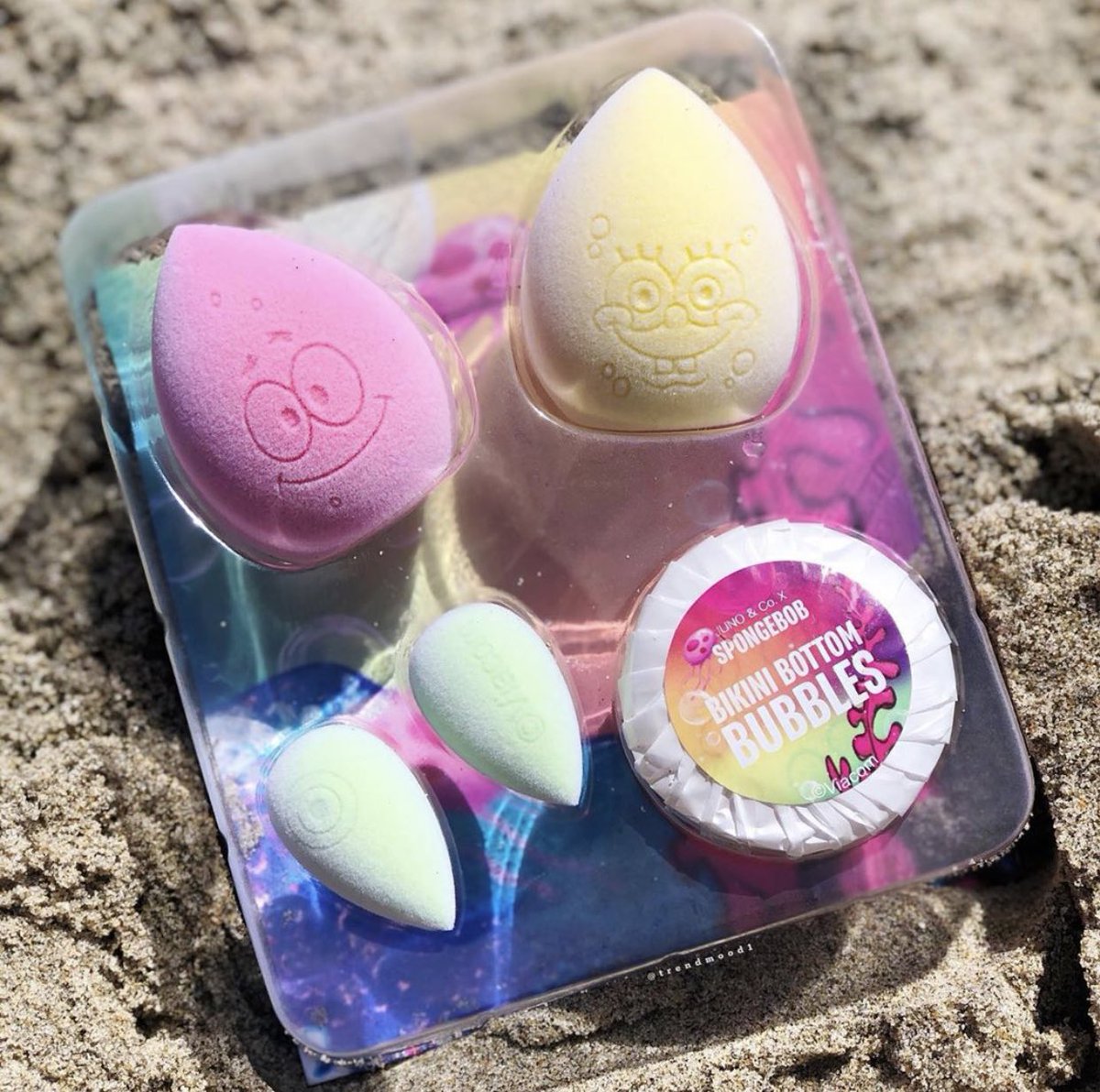 Trendmood's tweet image. #REVEALED 🚨The Cutest Collaboration 😍💦🧽 #thejunoco X @SpongeBob Includes a Set $24:
Microfiber #Spongebob Sponge
Microfiber Patrick Star Sponge 
Gary Mini Duo 
Bikini Bottom Bubbles Soap Bar 
#ComingSoon *use code: TRENDMOOD 20% off