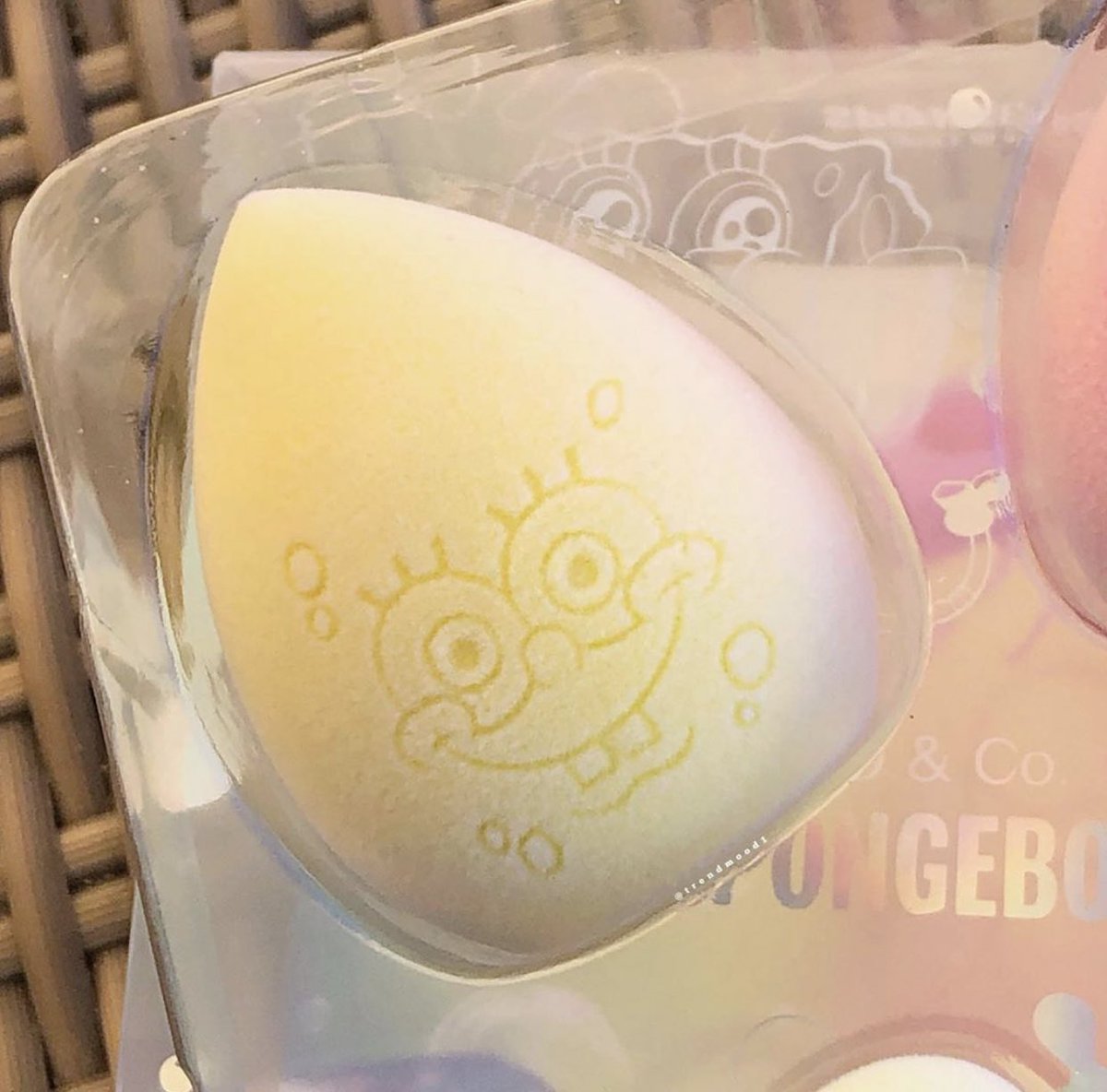 Trendmood's tweet image. #REVEALED 🚨The Cutest Collaboration 😍💦🧽 #thejunoco X @SpongeBob Includes a Set $24:
Microfiber #Spongebob Sponge
Microfiber Patrick Star Sponge 
Gary Mini Duo 
Bikini Bottom Bubbles Soap Bar 
#ComingSoon *use code: TRENDMOOD 20% off