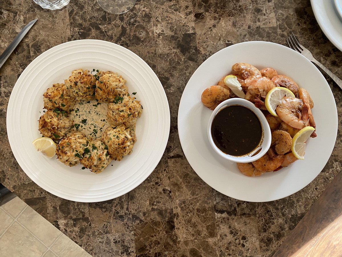 bsygfood's tweet photo. Sneak peek of an anniversary dinner I cooked for tonight! Jumbo lump crab cake, New Orleans-style BBQ shrimp for the first course.
Book your private dinners with me ✨ #bettersayyagrace
•
•
•
#atxdinner #atxfood #atxchef #cajunfood #creolefood #louisianafood #privatedinner https://t.co/JcqJHUJRMf