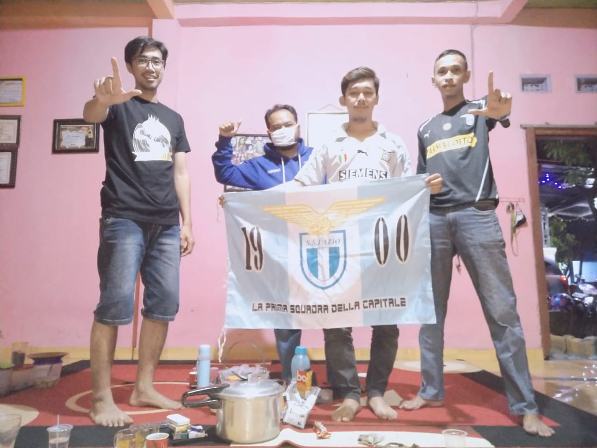 lazione_budy's tweet photo. Nobar @OfficialSSLazio Karawang terakhir musm ini ber 4. Nyate kambing. Setelah gol pinalti pada butuh asupan kopi. Jingkrak2 Immobile 36 gol lalu senyap.
Sampai jumpa musim depan di @ChampionsLeague jreng... Jreng... Jreng...
@LAZIOINDONESIA #ForzaLazio #LazioTiamo #Lirk https://t.co/L8h2rFMFuJ