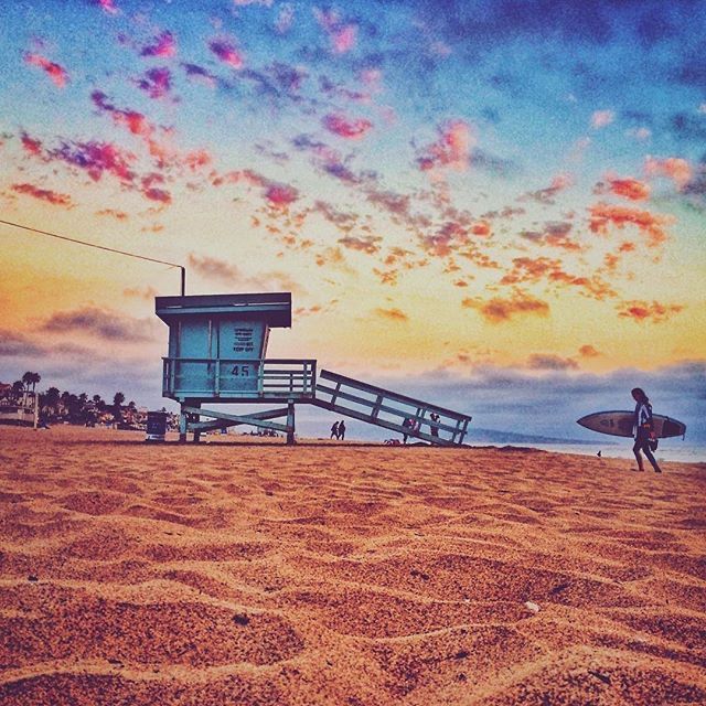 itsOsoPorto's tweet photo. Insta 3yrs ago: Case of the Mondays. #elporto #beachtown #neighborhood #frontyard #surf #dusk #popcornclouds #lookbothways #lifeguardtower #manhattanbeach #notnorth #losangeles #mydayinla #beachlife #southbay #socal #california #dontgiveup https://t.co/SOJwawuJhR https://t.co/Z3ab6vYi0n