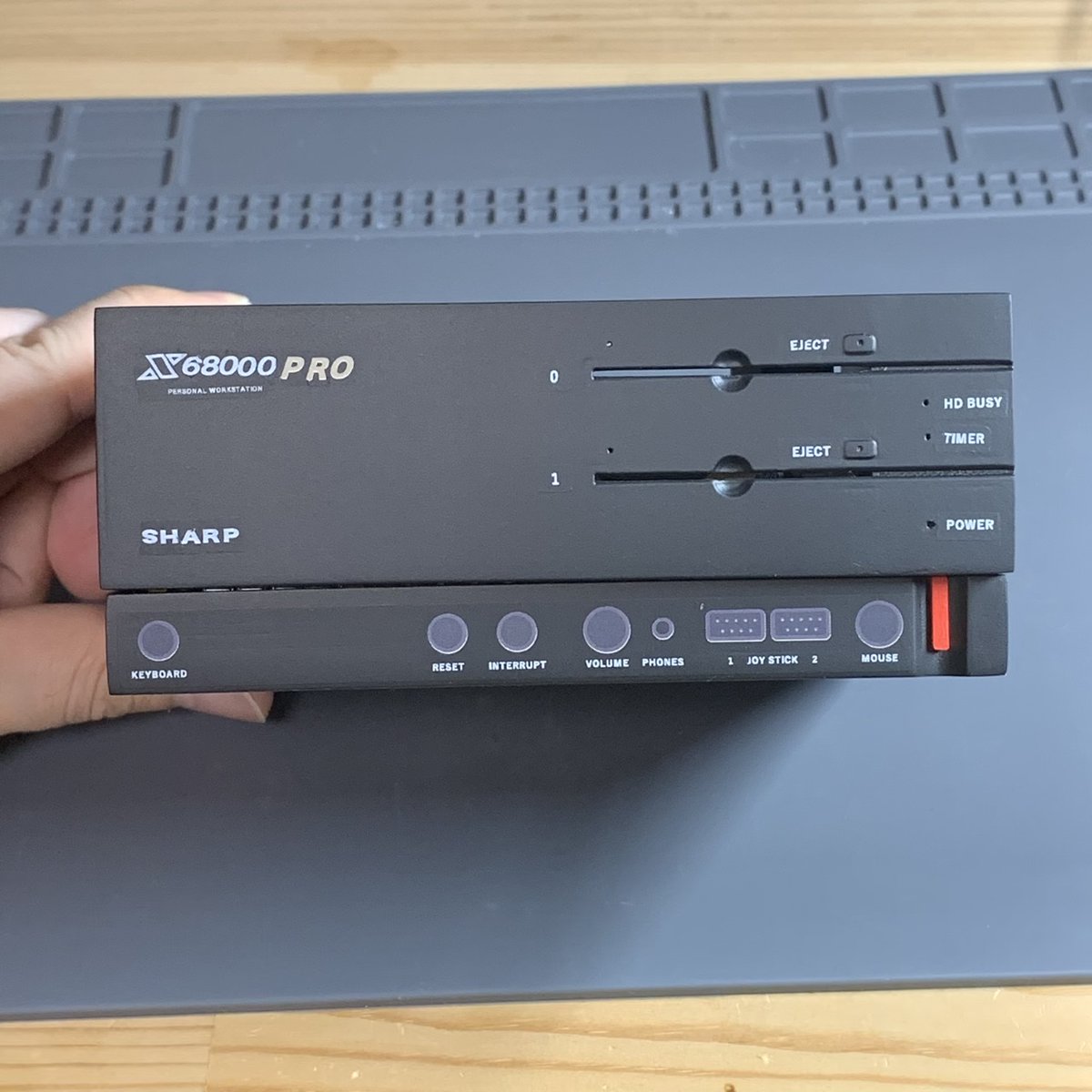 FPGA X68000の PRO風ケース完成！

気になるところはいっぱいあるけど、当初やりたかったことは全部やり切ったと思うのでこれで完成とします👏

子供の頃からプラモデルって完成させられたことなかったんですが、我ながらよくがんばりました。

次はツインタワーに挑戦💪
#FPGA #X68000 #3dprinting