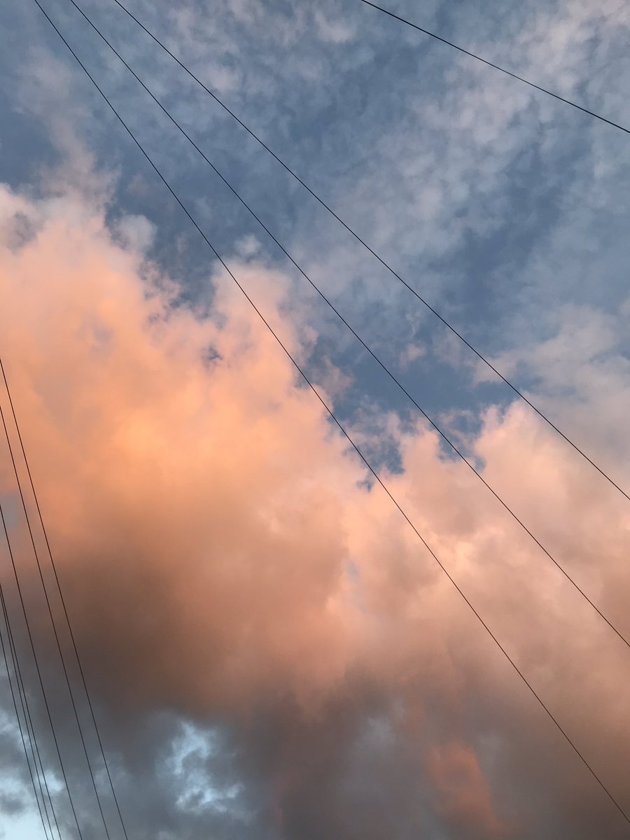 Paul_Lock's tweet photo. #sky #clouds https://t.co/3xvG9fUWHu