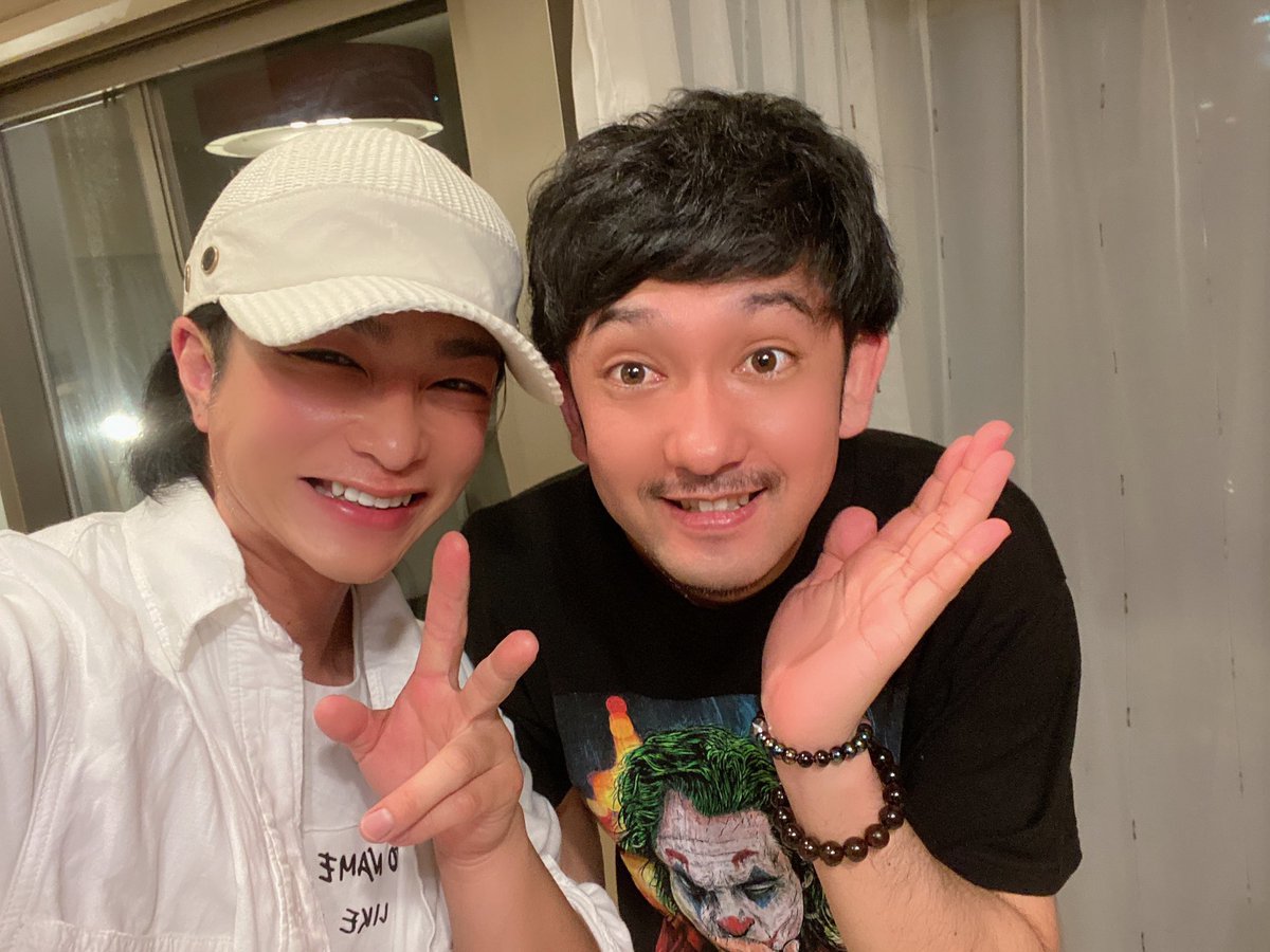 aikaitokoa's tweet photo. 全国占い師10選お初天神裕子さんちでホムパティー

山口レイヤさんの生歌もサイコー。
日本酒見山もサイコー。

#中尾酒造 #山口レイヤ #歌手 #aco-create #Bconcept #ボディメイク #お初天神裕子 #coralstone #役者 #俳優 #藍海斗 #占い師 https://t.co/5eZ6JjIP8D