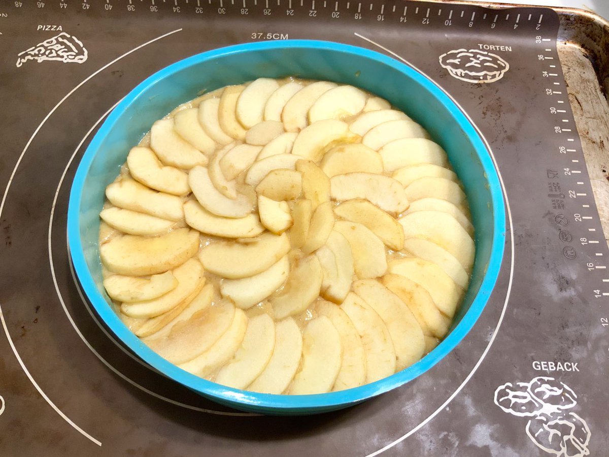 JojoSekri's tweet photo. JoJo Cooking Magic Homemade Apple Cake / Apfelkuchen
JojoCookingMagic Rezept/ Recipe
#applecake #wholemealflour #plainflour #lemonpaste #zitronenpaste #sweetener #bakingpowder #sunfloweroil #ei #milk #halalfood #nofoodcoloring #nomsg #halal #baking @jojosekri @jojocookingmagic https://t.co/9feynC6kb9